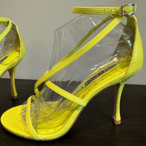 Alice and Olivia by Stacey Bendet Neon Yellow Strap Leather Sandals sz 8.5 - Picture 2 of 7